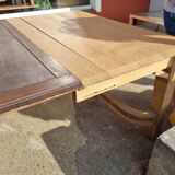 Extendable oak table