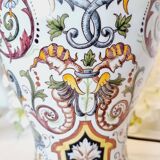 Table lamp in fine earthenware, 1950, in Renaissance style.