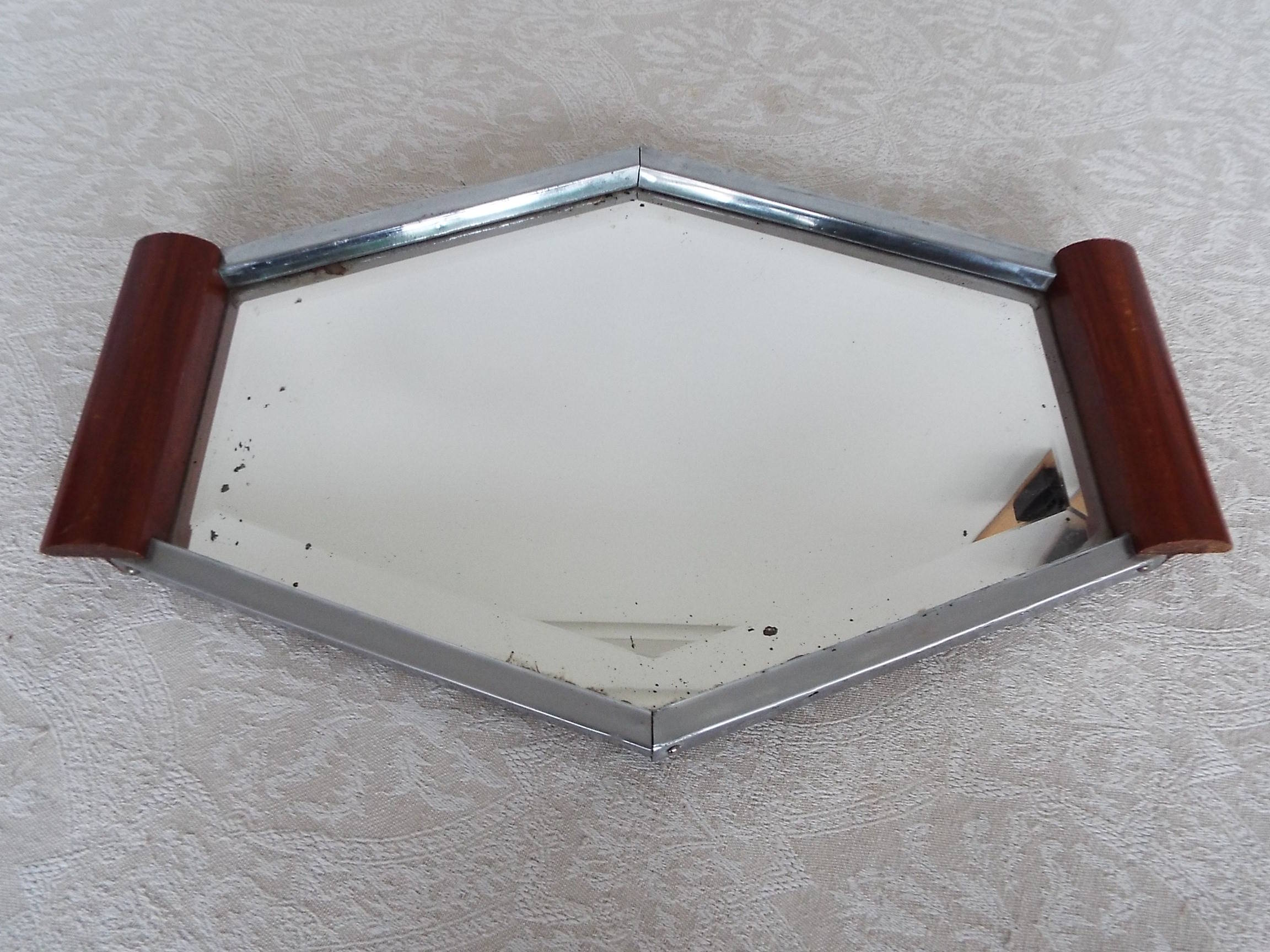Hexagonal mirror tray