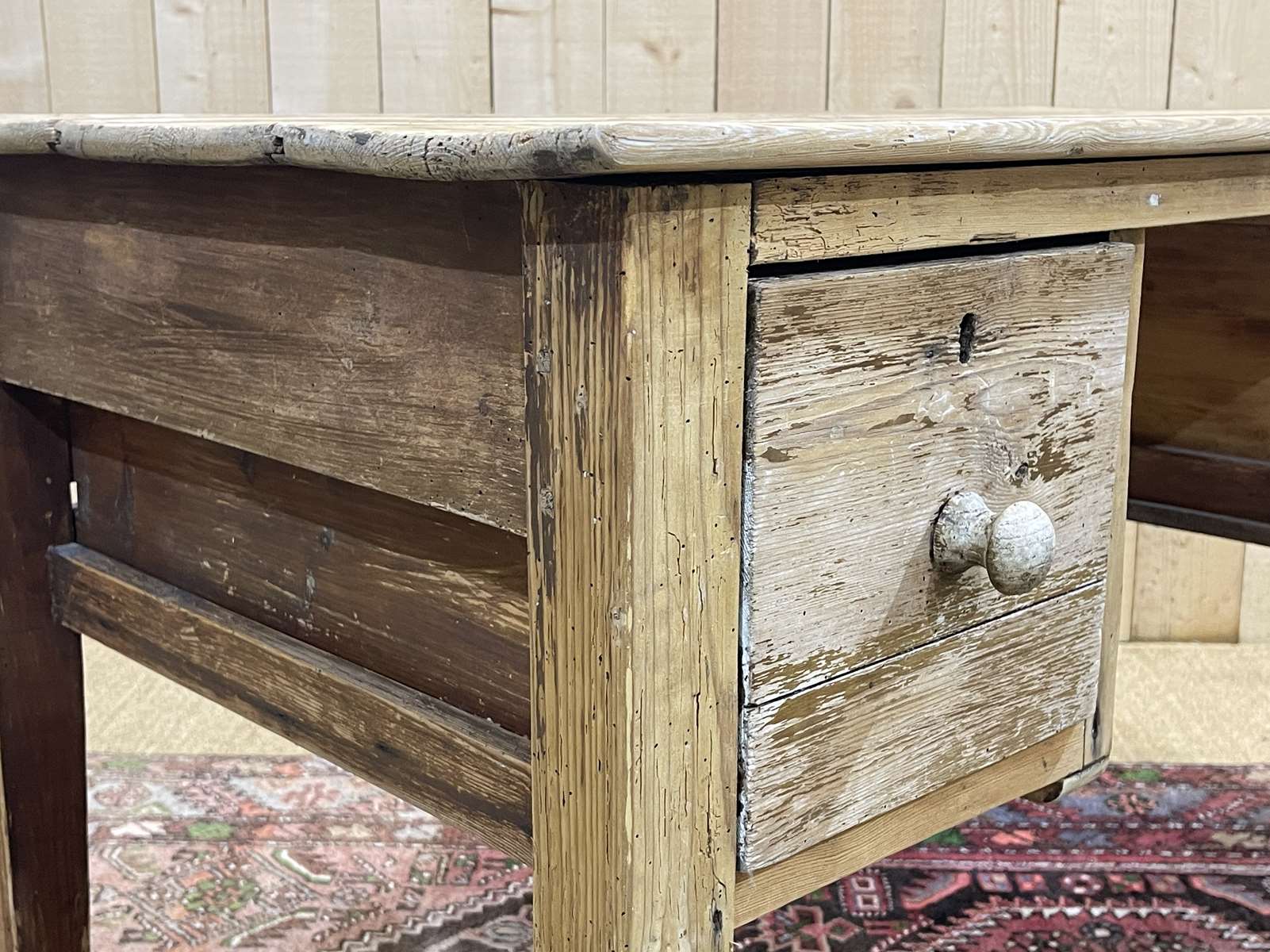 English flat desk in fir of the early twentieth century