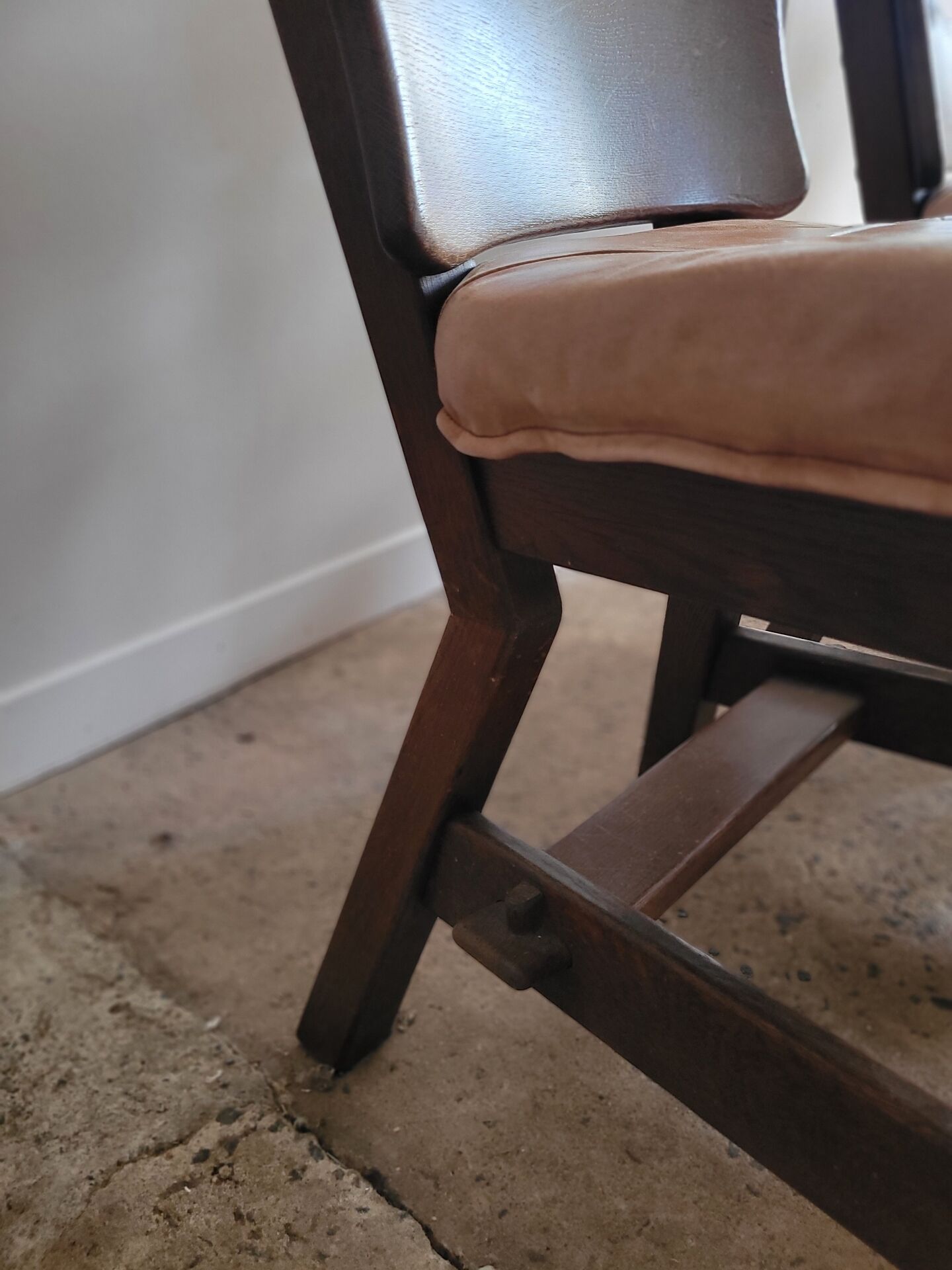 Lot de 4 chaises brutalistes en bois