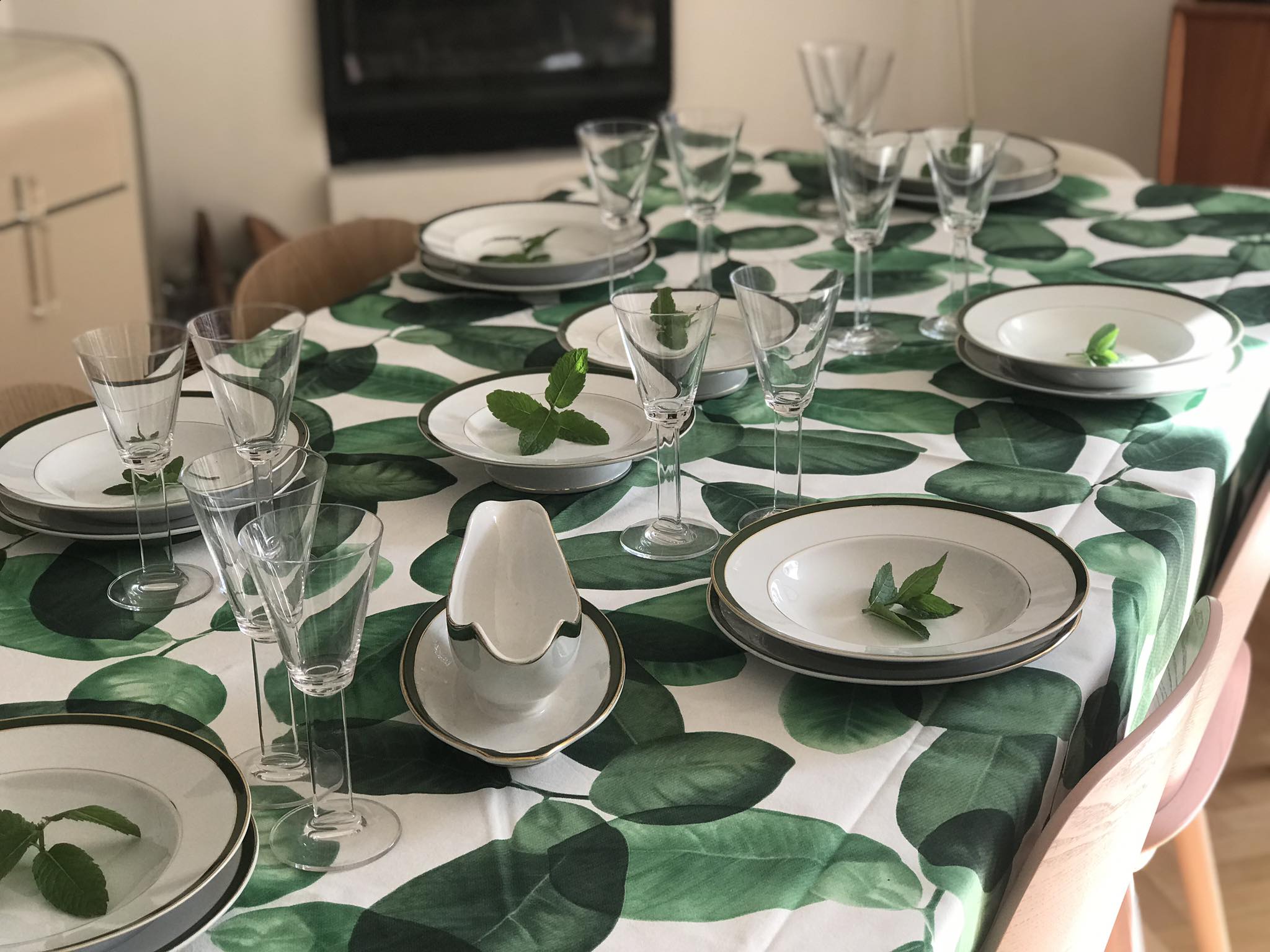 Saucière with antique attached underplate Villeroy and Boch Boch Mettlach XIX century