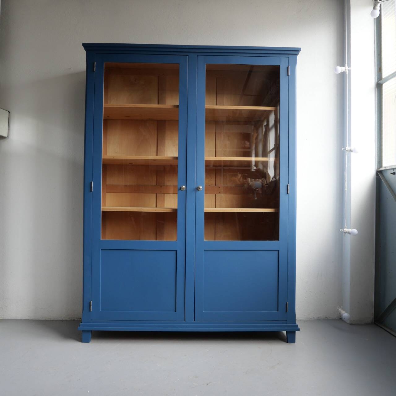 Vaisselier ancien bleu nuit