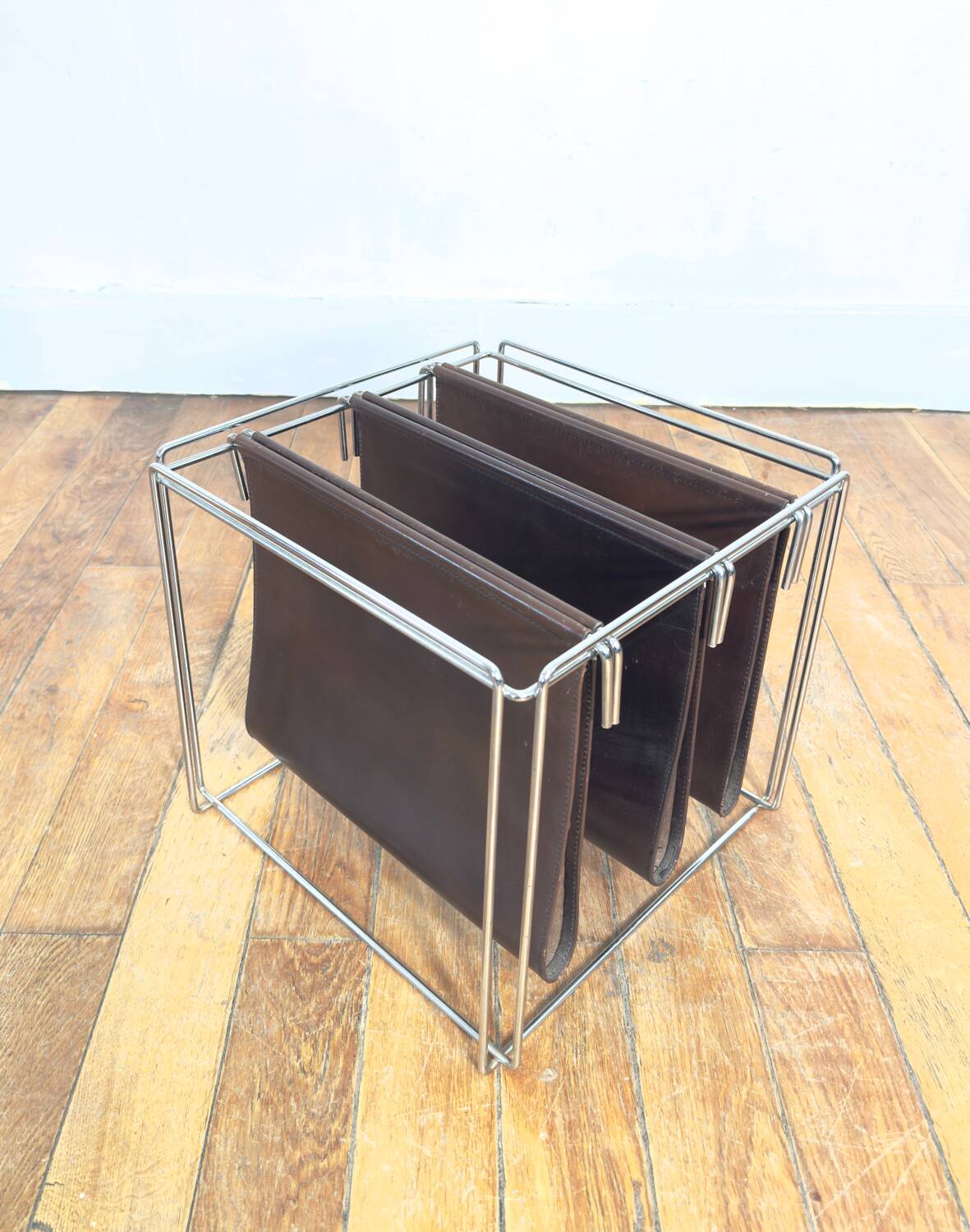 Gérard Rignault Group SA magazine rack