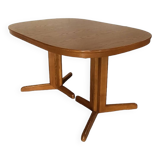 Extendable oak table