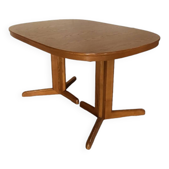 Extendable oak table