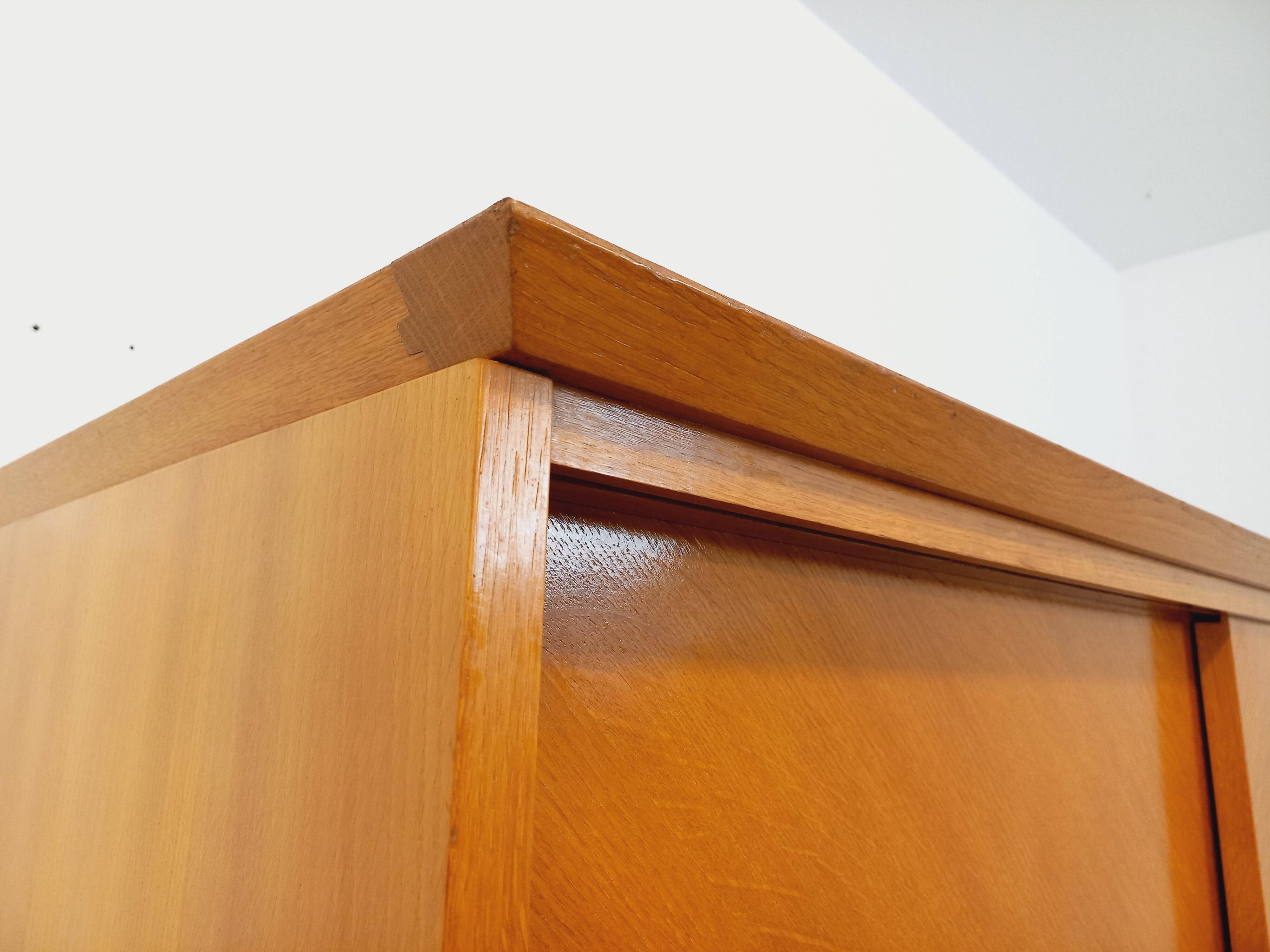 Armoire vintage en bois de chêne des années 60