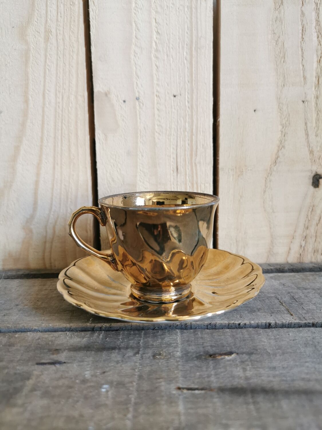 Vintage golden porcelain cups
