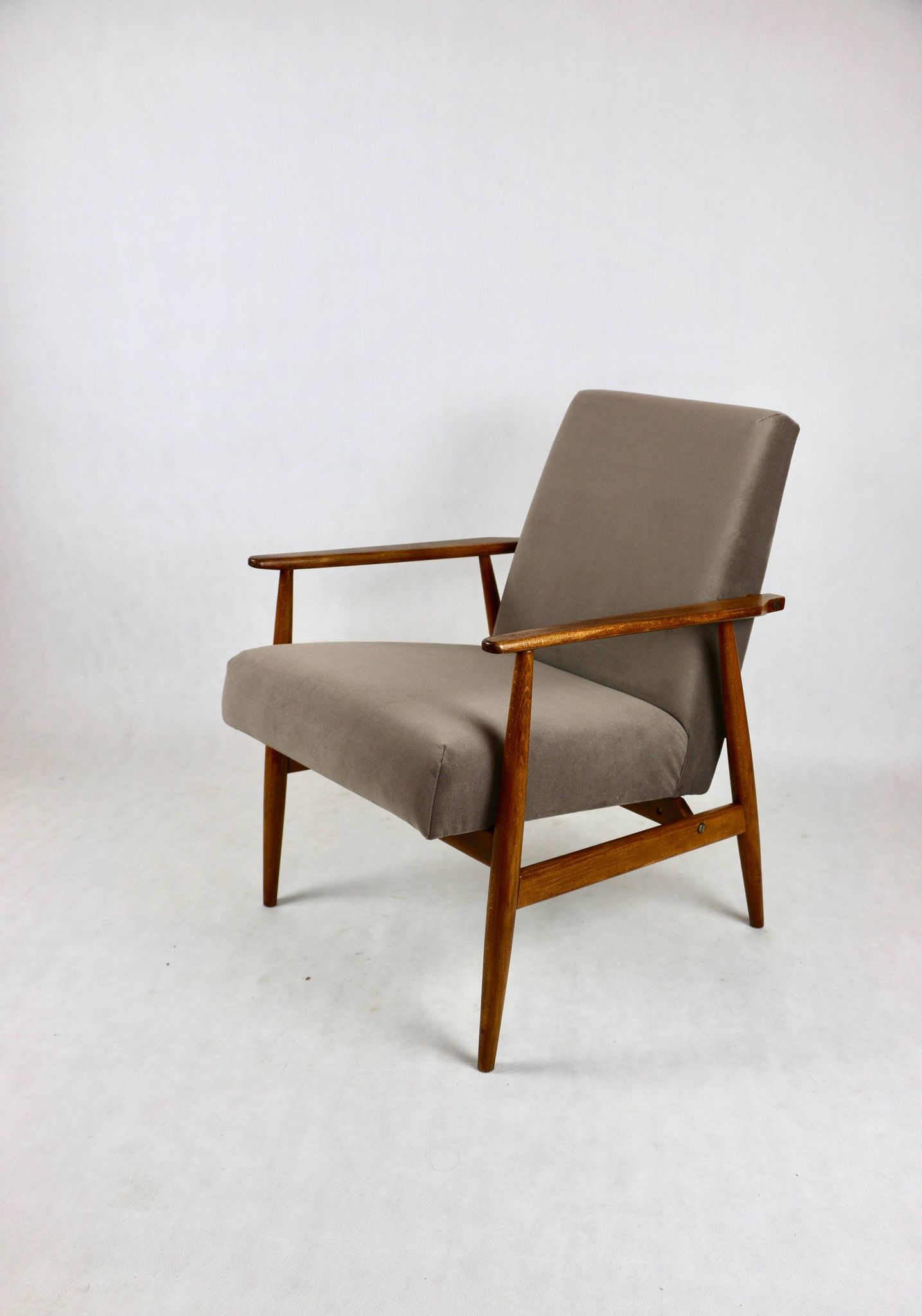 Fauteuil Lis, années 1970, velours marron chocolat clair Jade