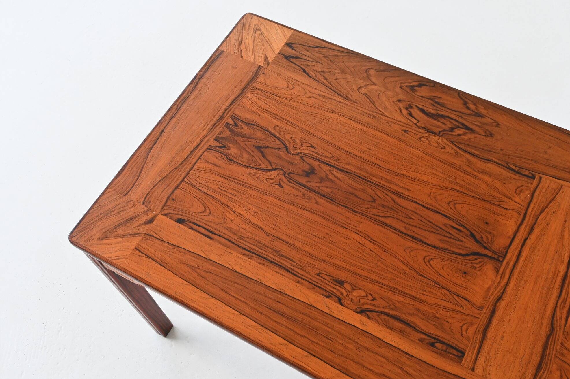 Grande table basse Alberts Tibro en palissandre Danemark 1970