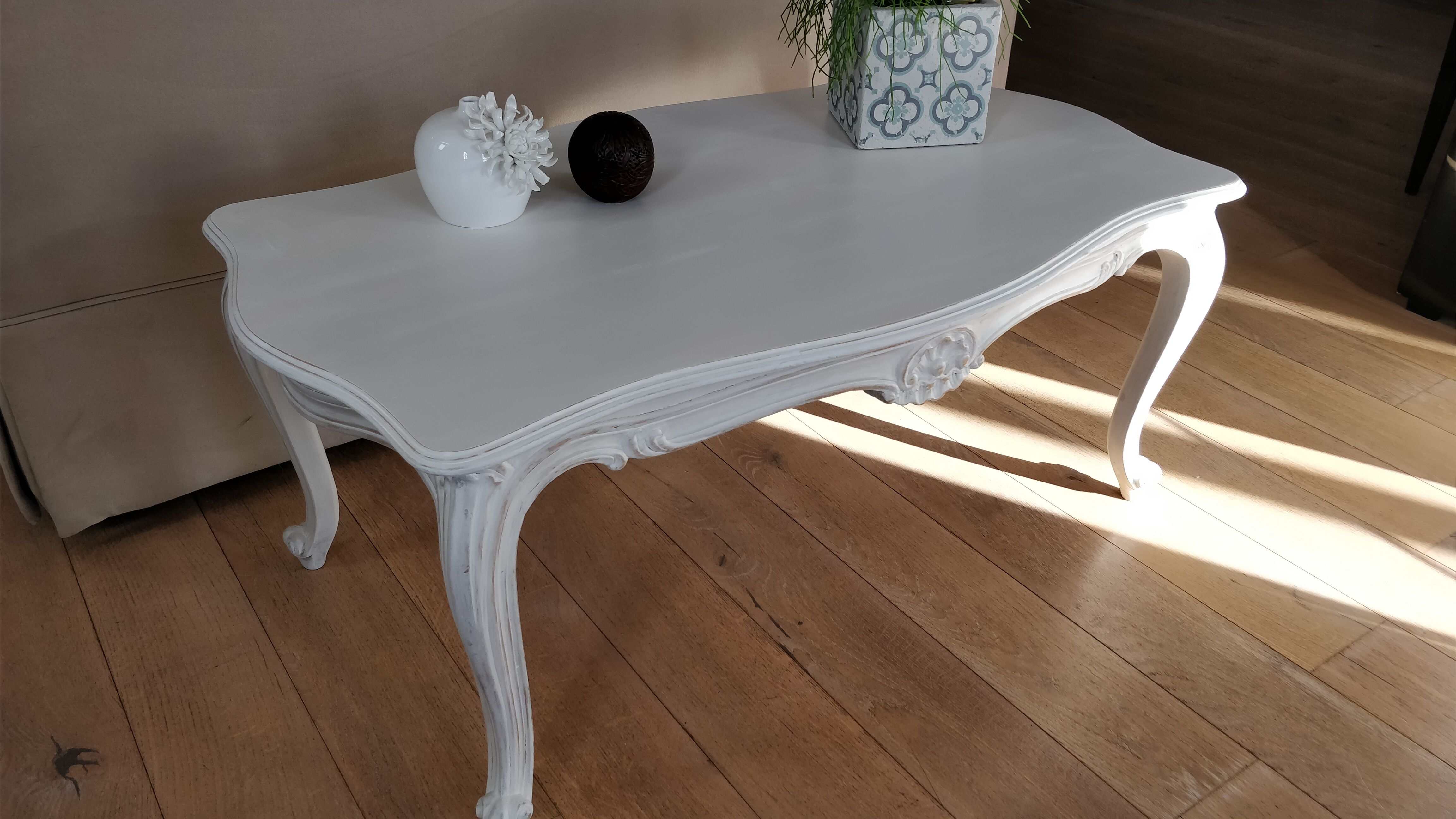 Coffee table in whitened solid oak