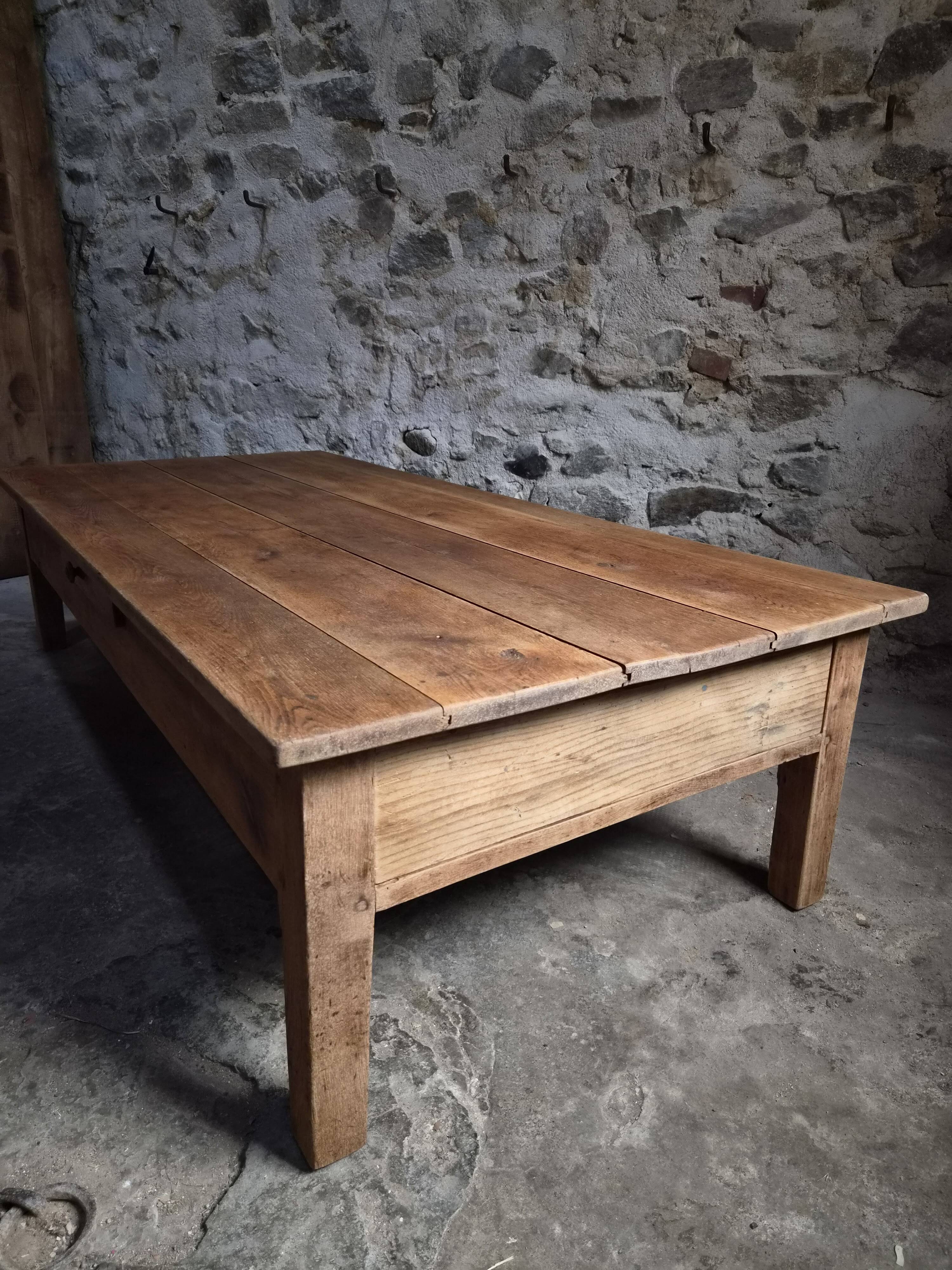 Table basse ancienne en chêne français – Table XXL de ferme du XIXe siècle