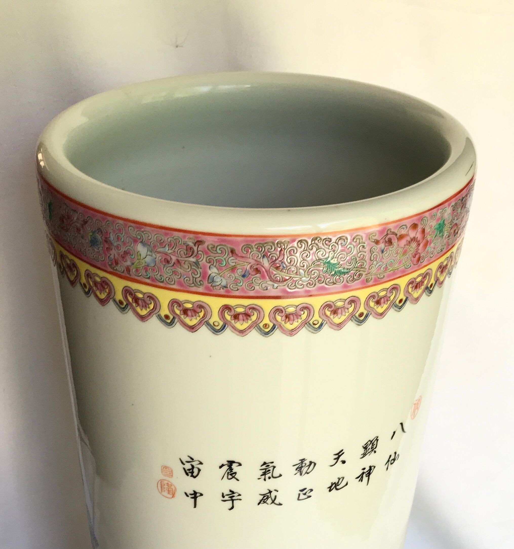 CHINA: PORCELAIN ROLL UMBRELLA DOOR WITH POLYCHROME DÉCOR