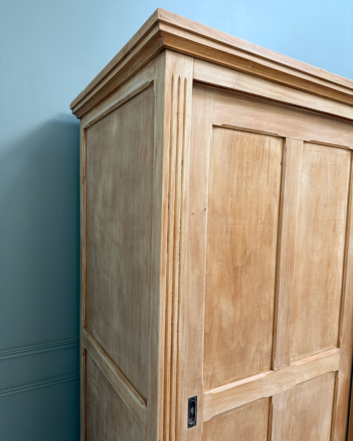 Large sliding door wardrobe (renovated)