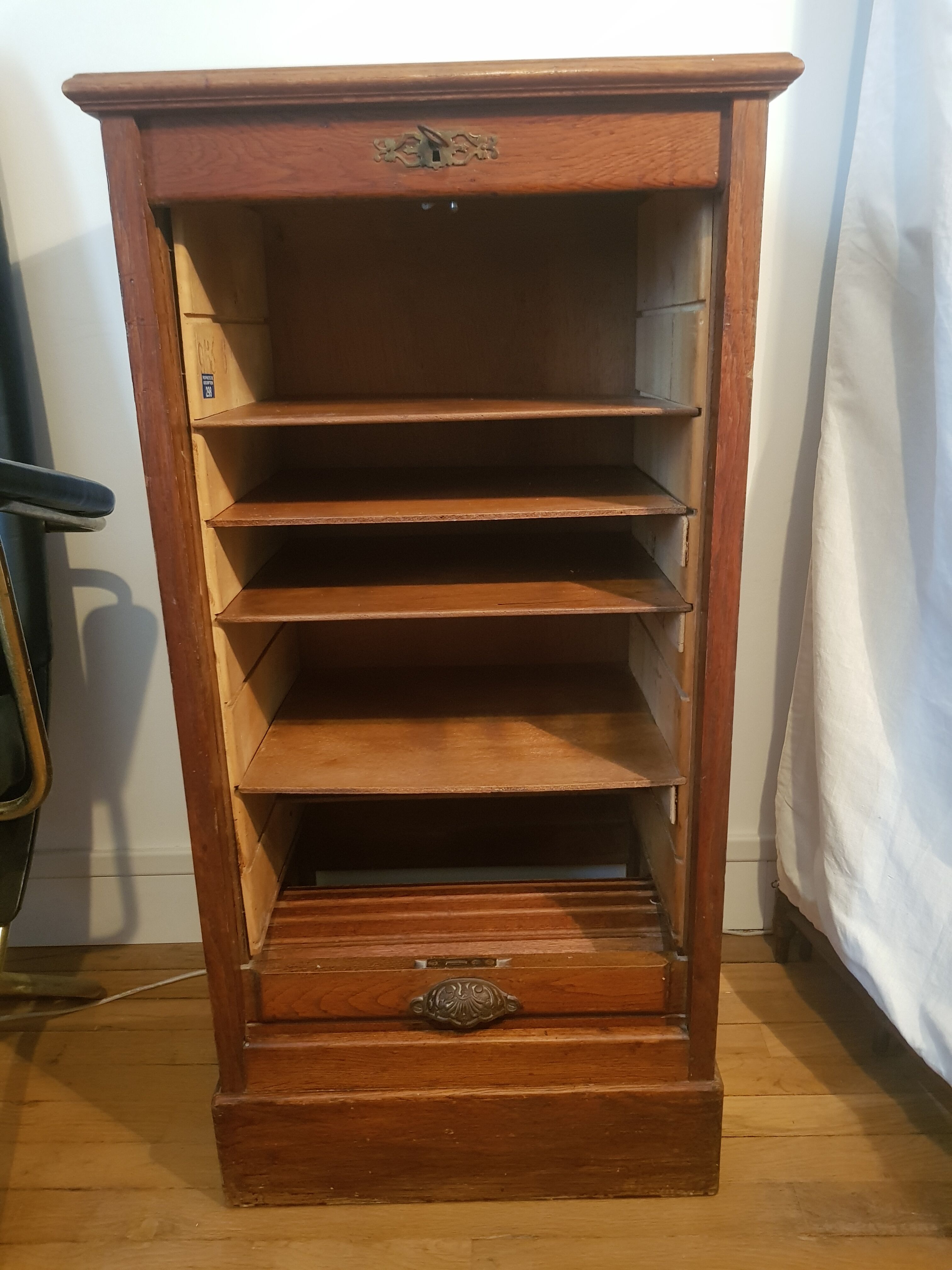 Furniture with sliding drawer