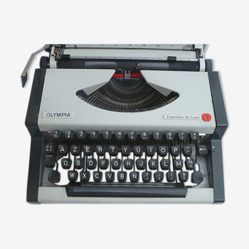 Typewriter olympia traveller de luxe