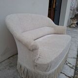 "Crapaud" bench in the richly decorated Napoleon III style.