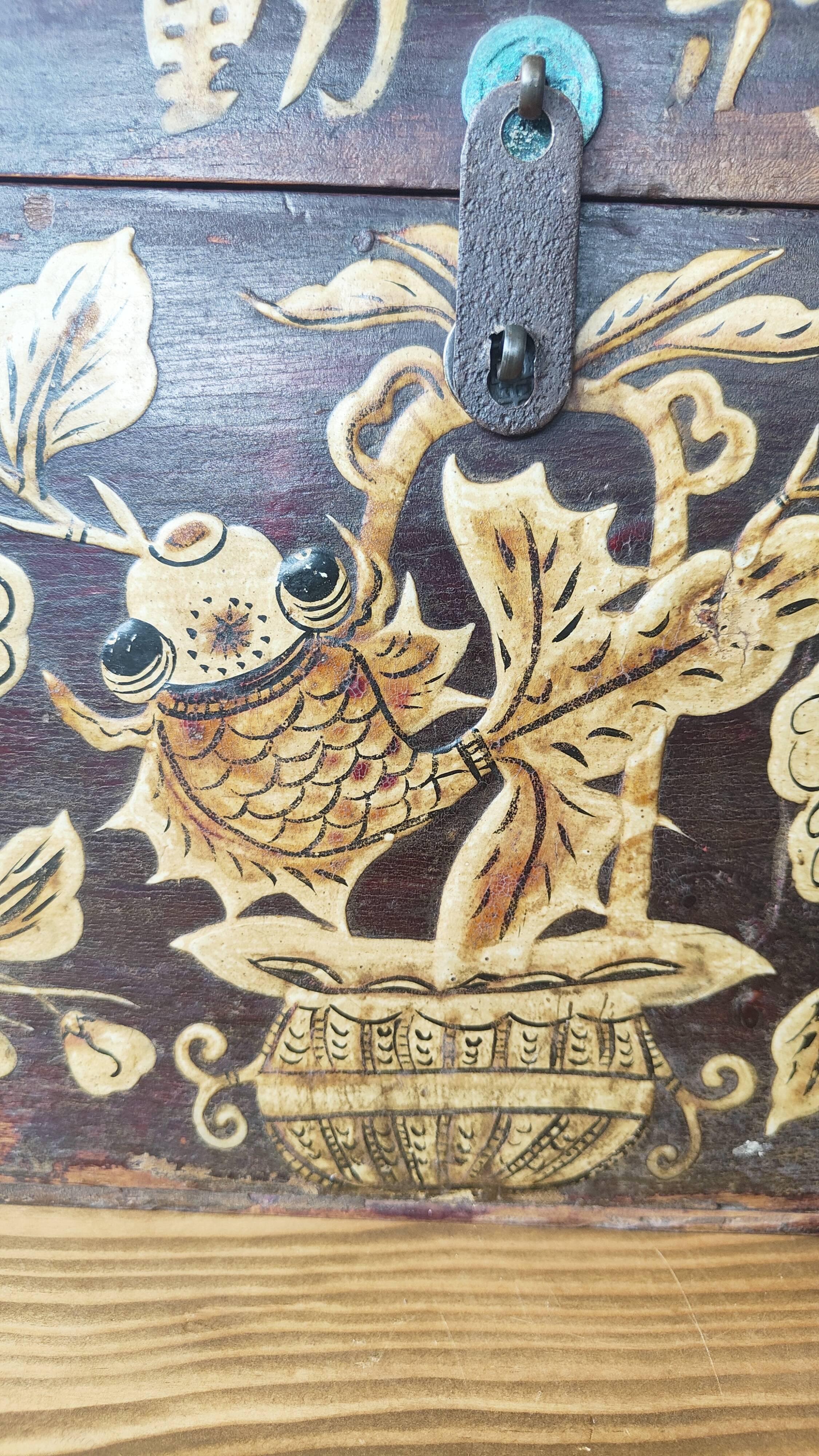Male Chinese ancient floral and fish patterns.