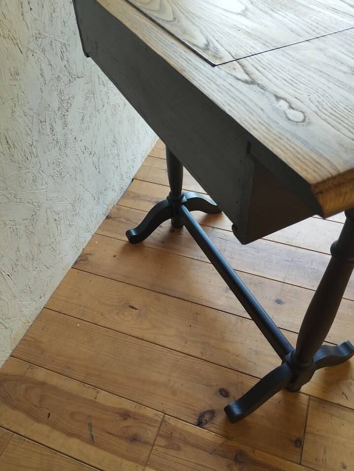 Console, desk, lectern