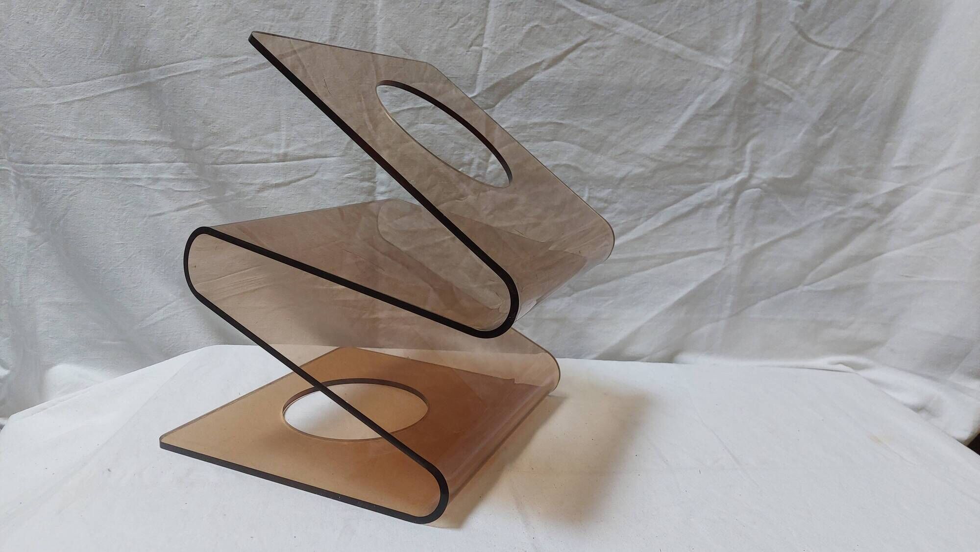 Magazine rack by Michel Dumas for Roche Bobois in smoked plexiglass, 1970s.