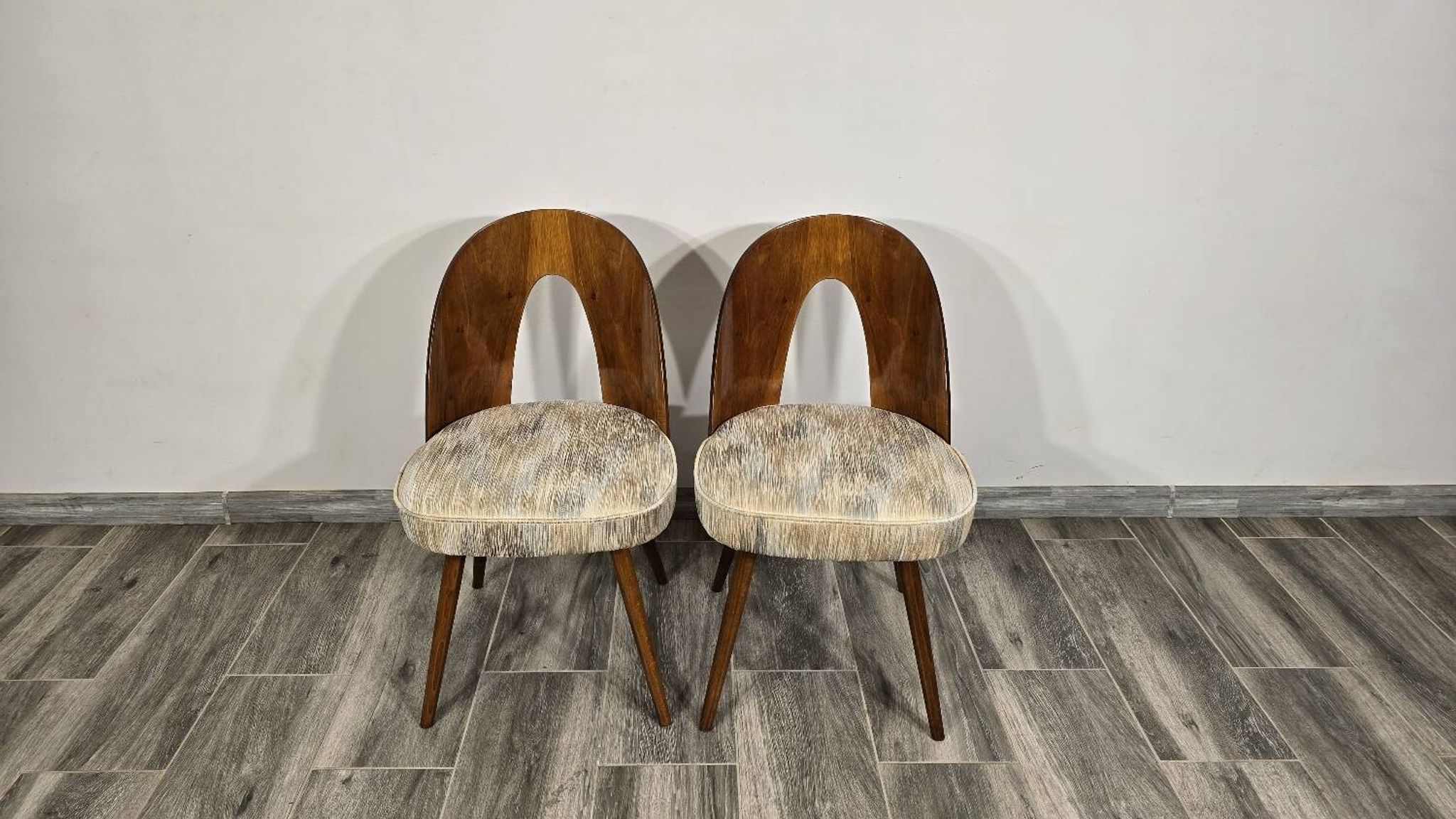 Paire de chaises de salle à manger par Antonin Suman, années 1960