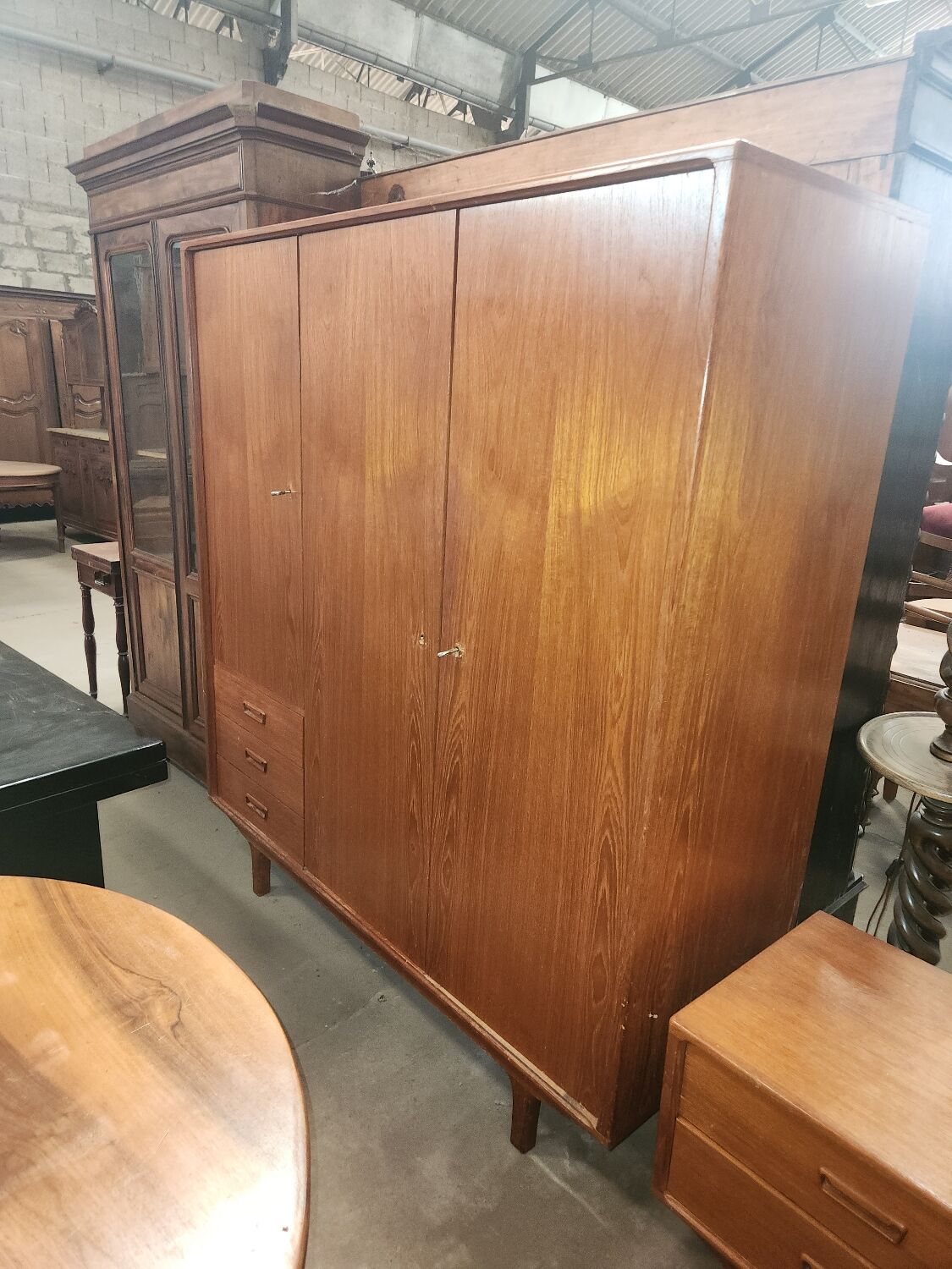 Scandinavian wardrobe 3doors