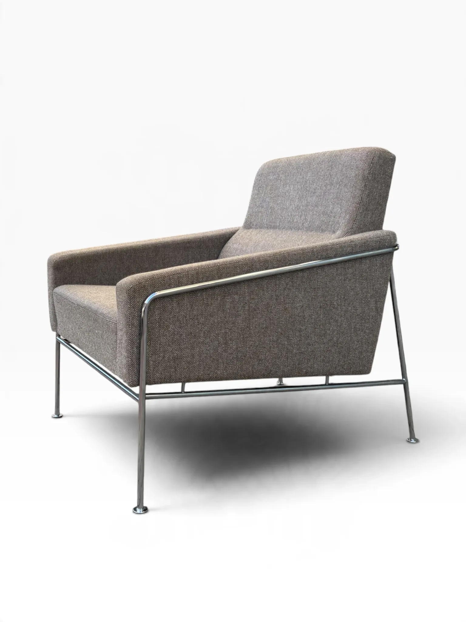 Lounge chair Mod. 3300 by Arne Jacobsen for Fritz Hansen