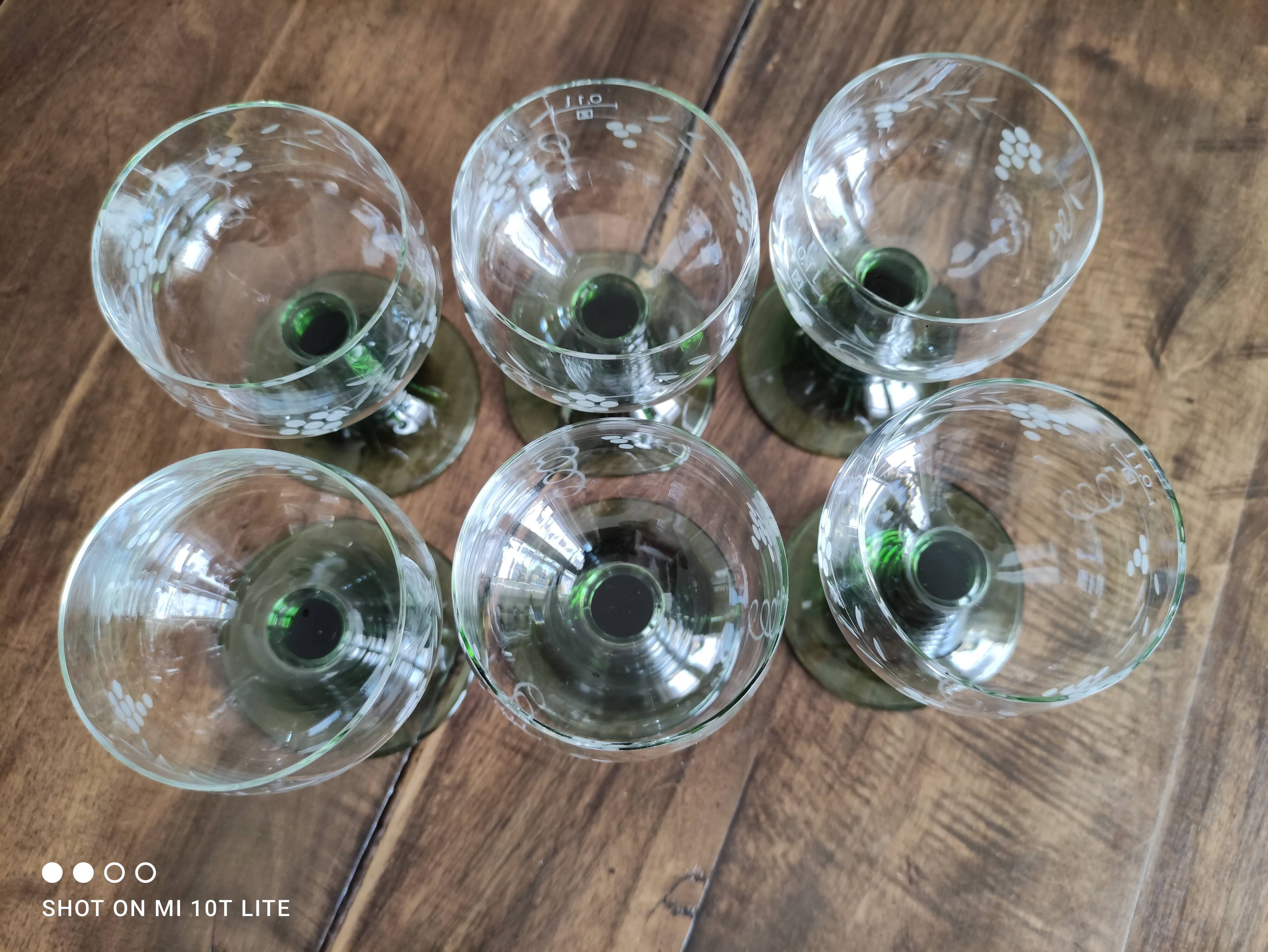 Set of 6 Alsatian wine glasses in chiseled crystal with green turned foot