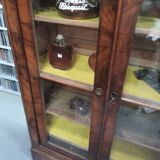 Small showcase Louis Philippe