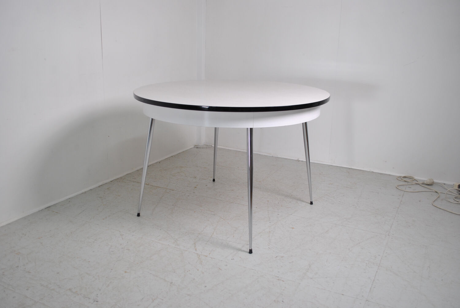 Round Formica table 1970