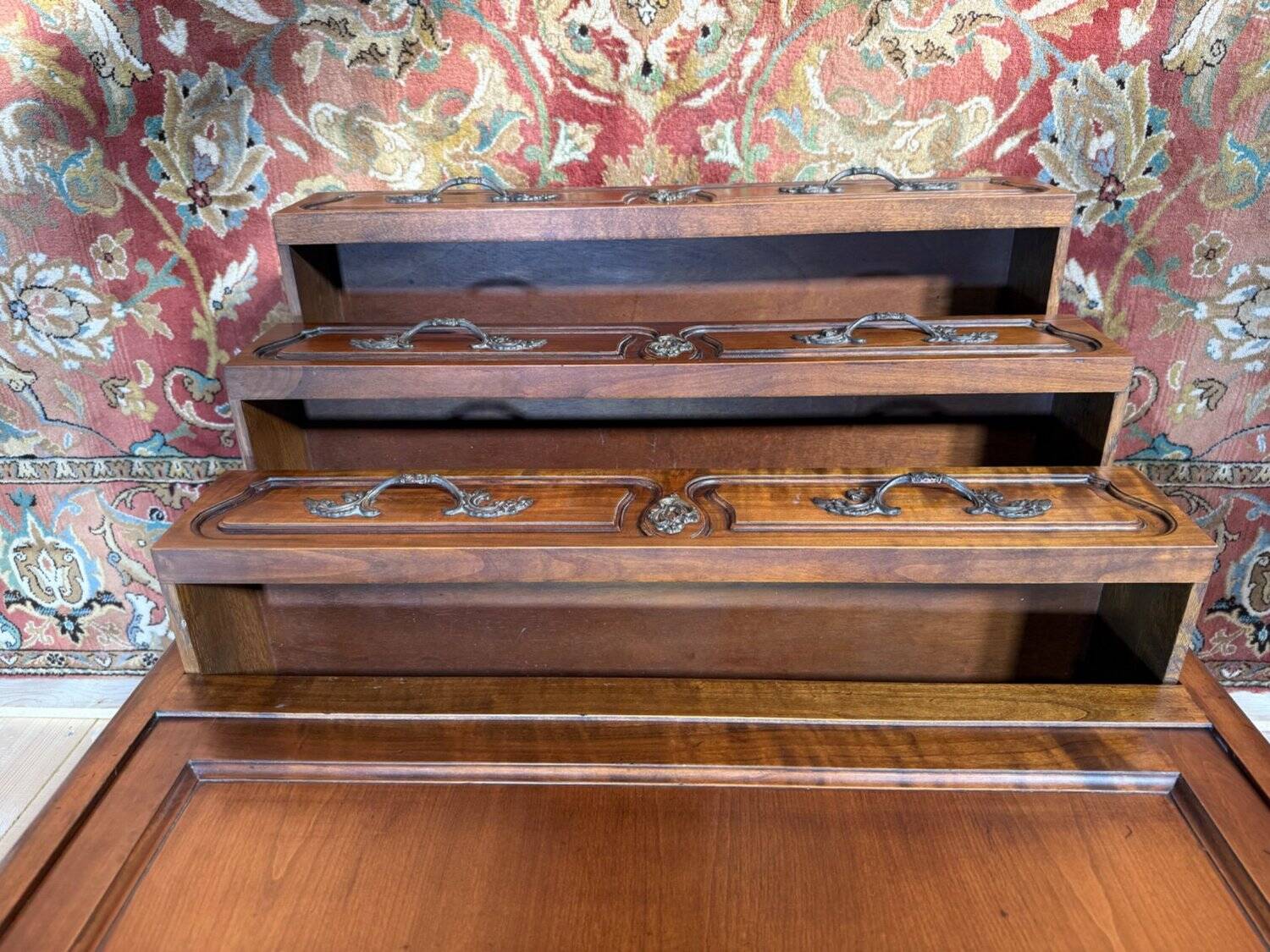 Secretary with drop-leaf in Louis XV style – Solid cherry wood – Chiselled bronze