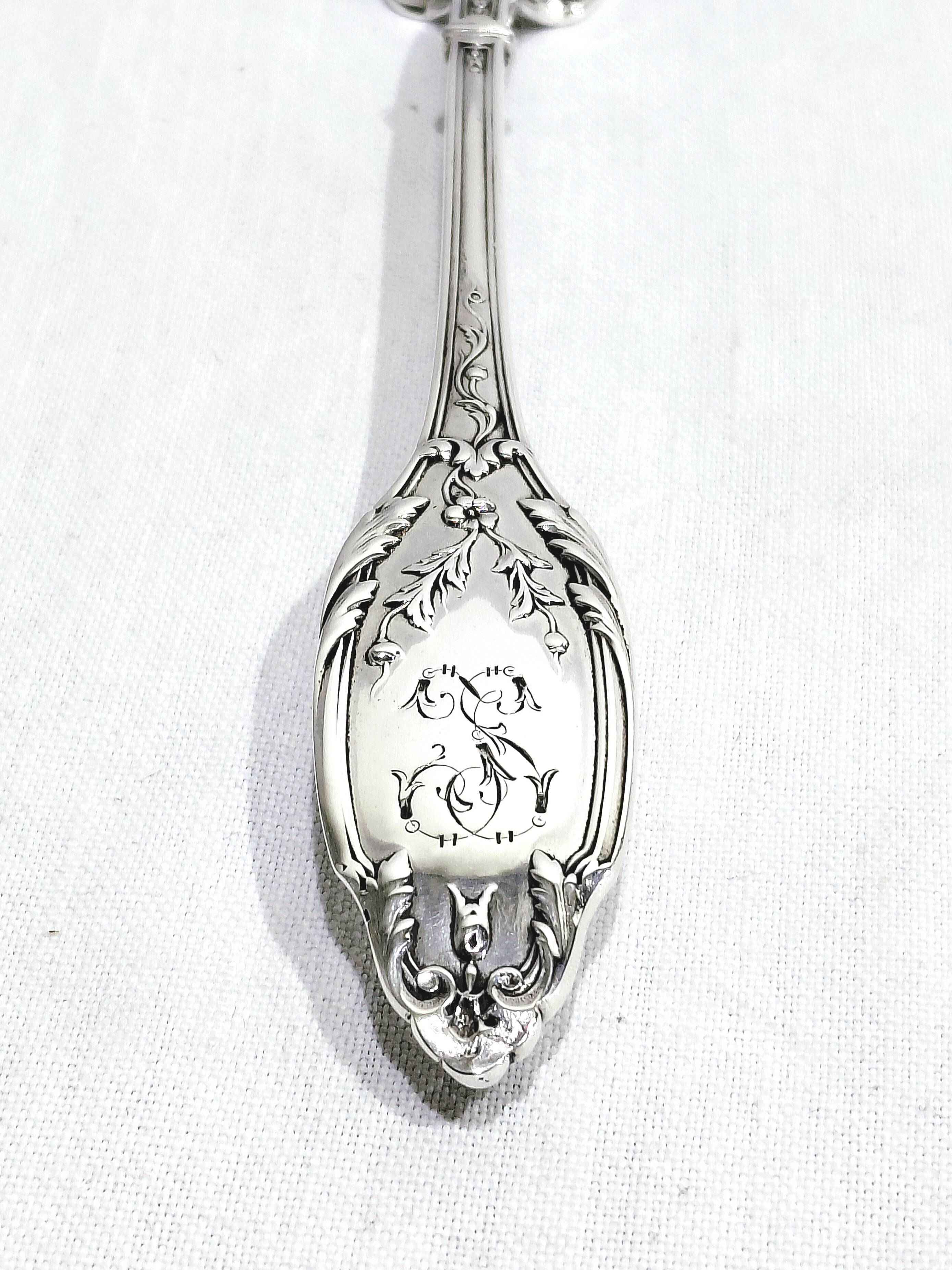 Silver pie server