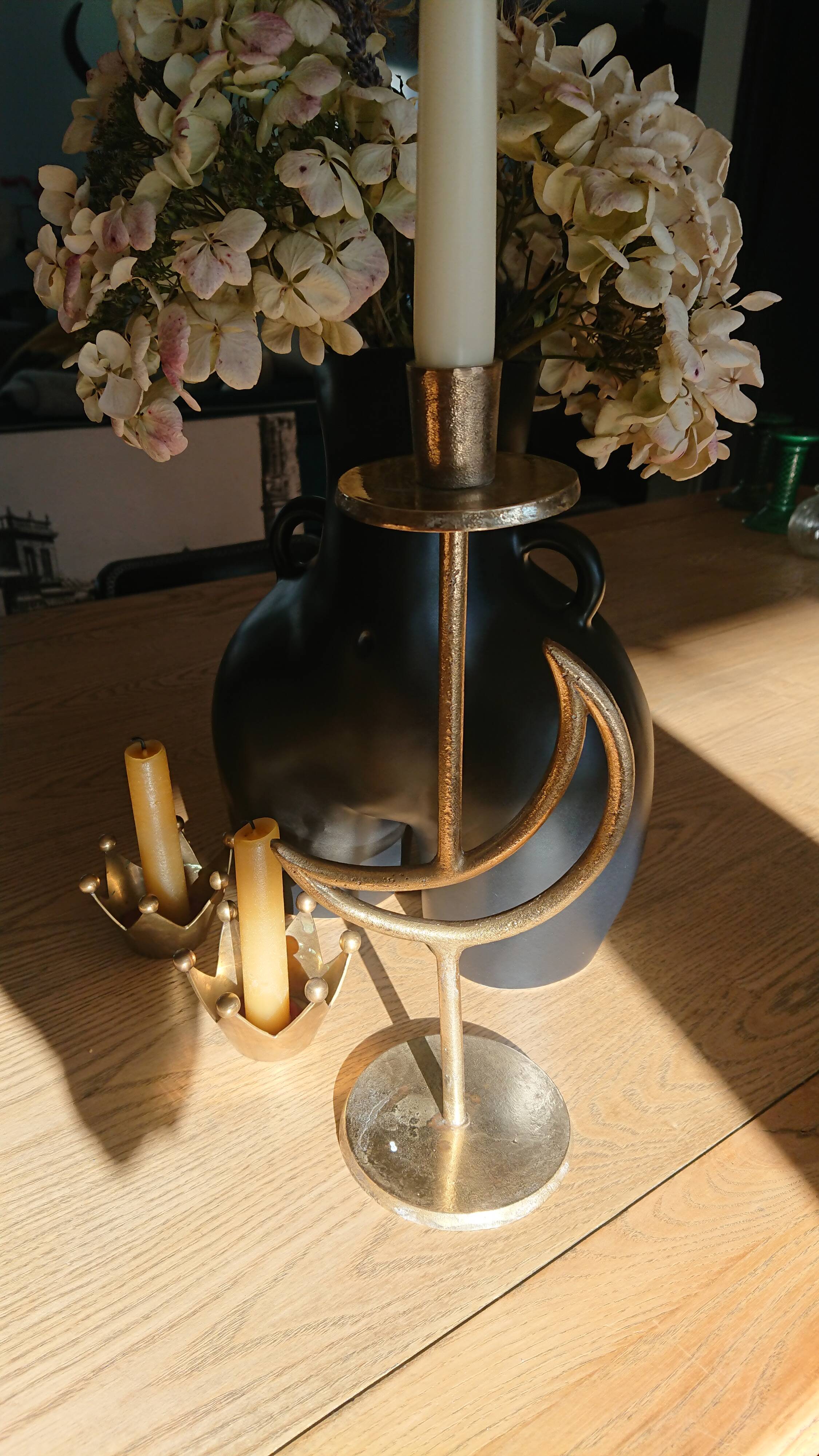 Golden metal moon candlestick
