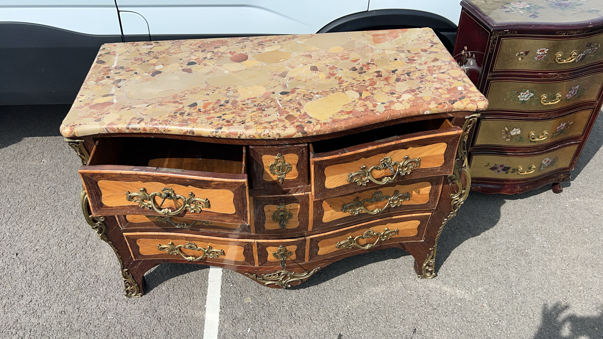 Commode tombeau Louis XV en marqueterie et marbre fin XIXe siècle