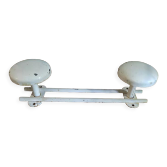 Coat rack 2 hooks white patinated metal