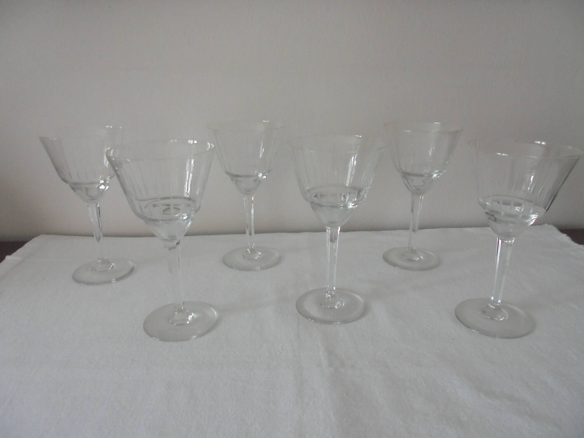 Lot A 6 glasses of chiseled crystal wine Height 15.5 cm Diameter edge sup. 8 cm