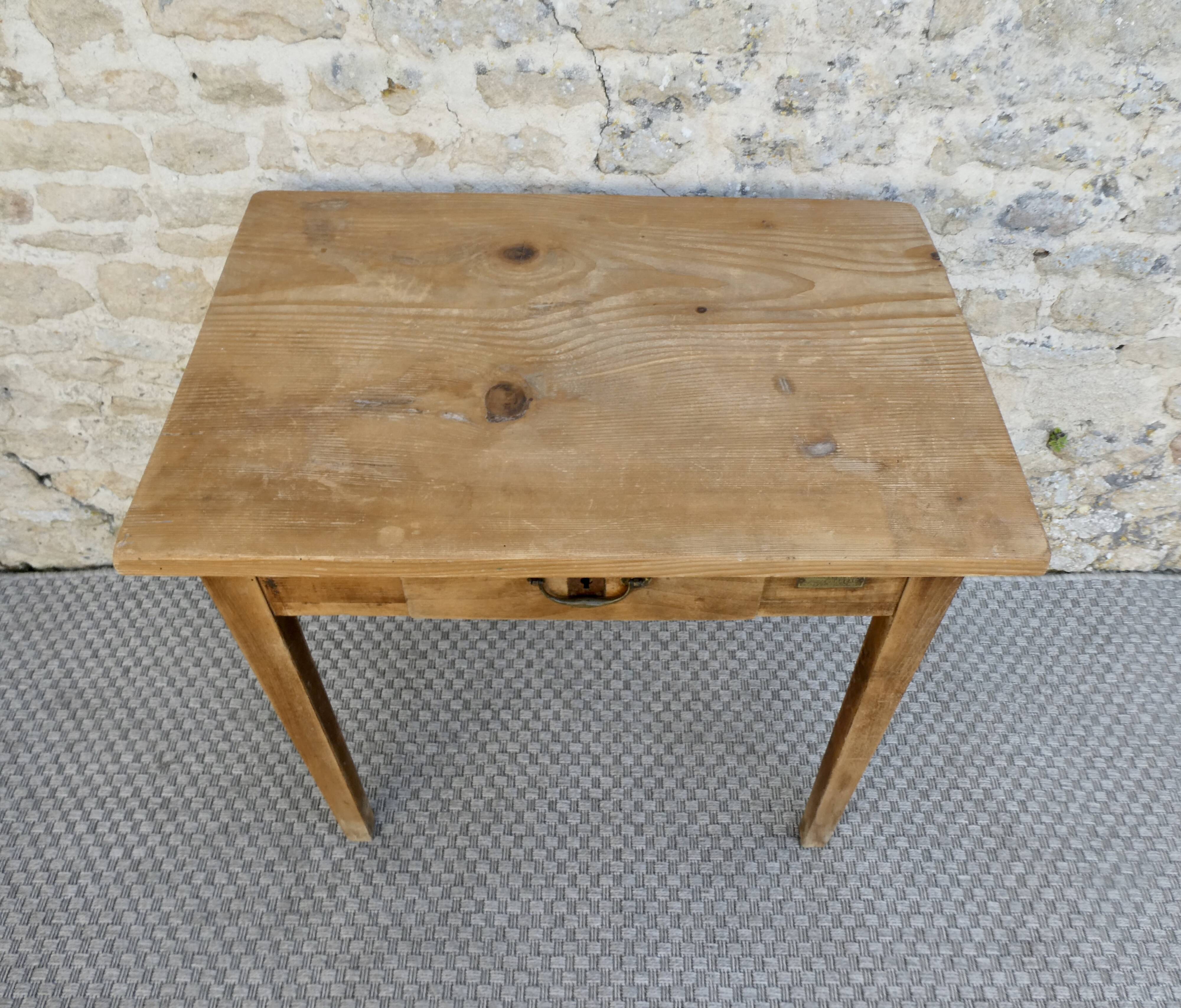 Solid wood desk, Croissandeau and Perreau in Orléans