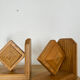 Paire de serres-livres en bois