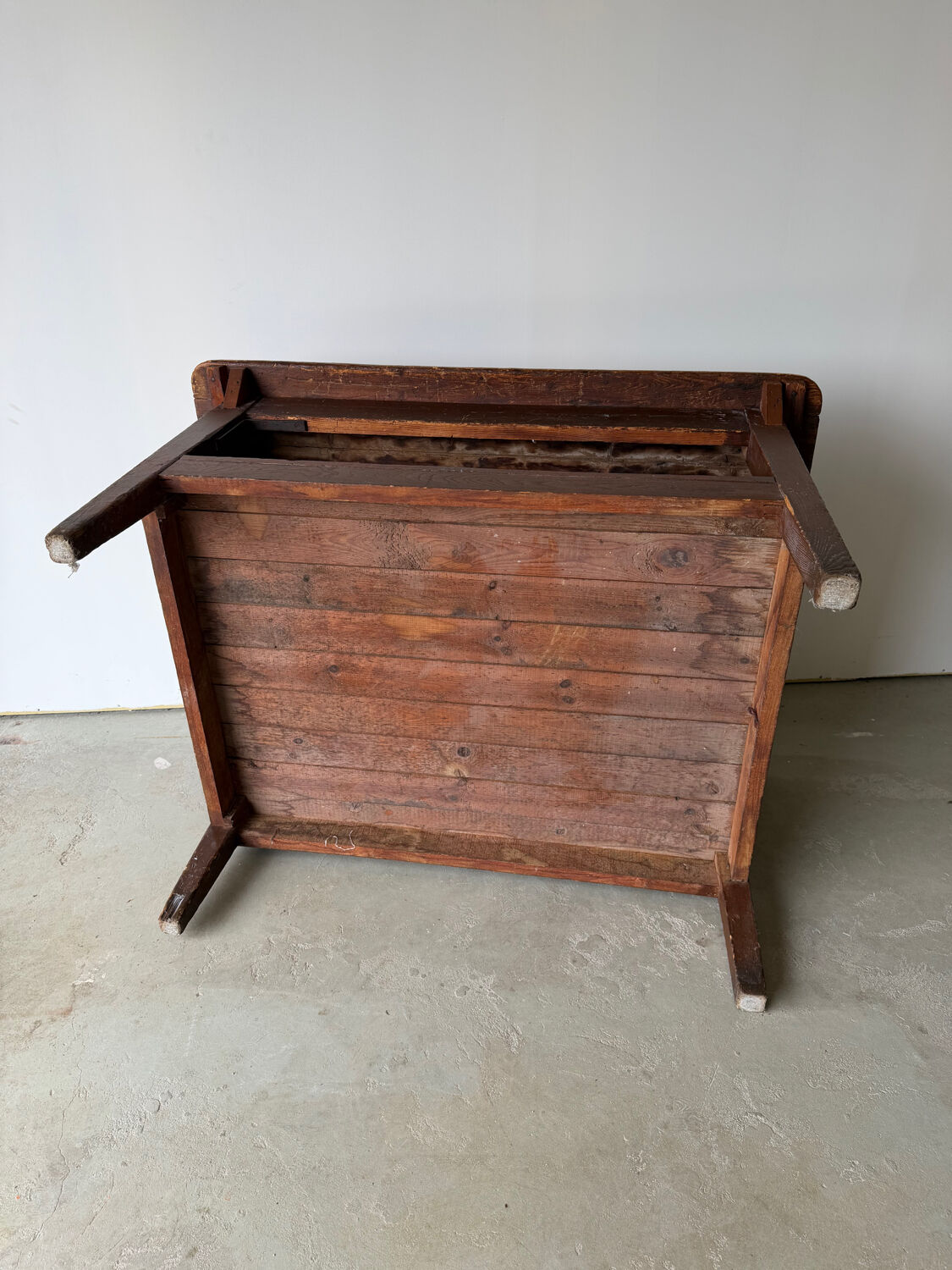 Antique draper's workbench / haberdashery table in solid wood from the early 20th century.