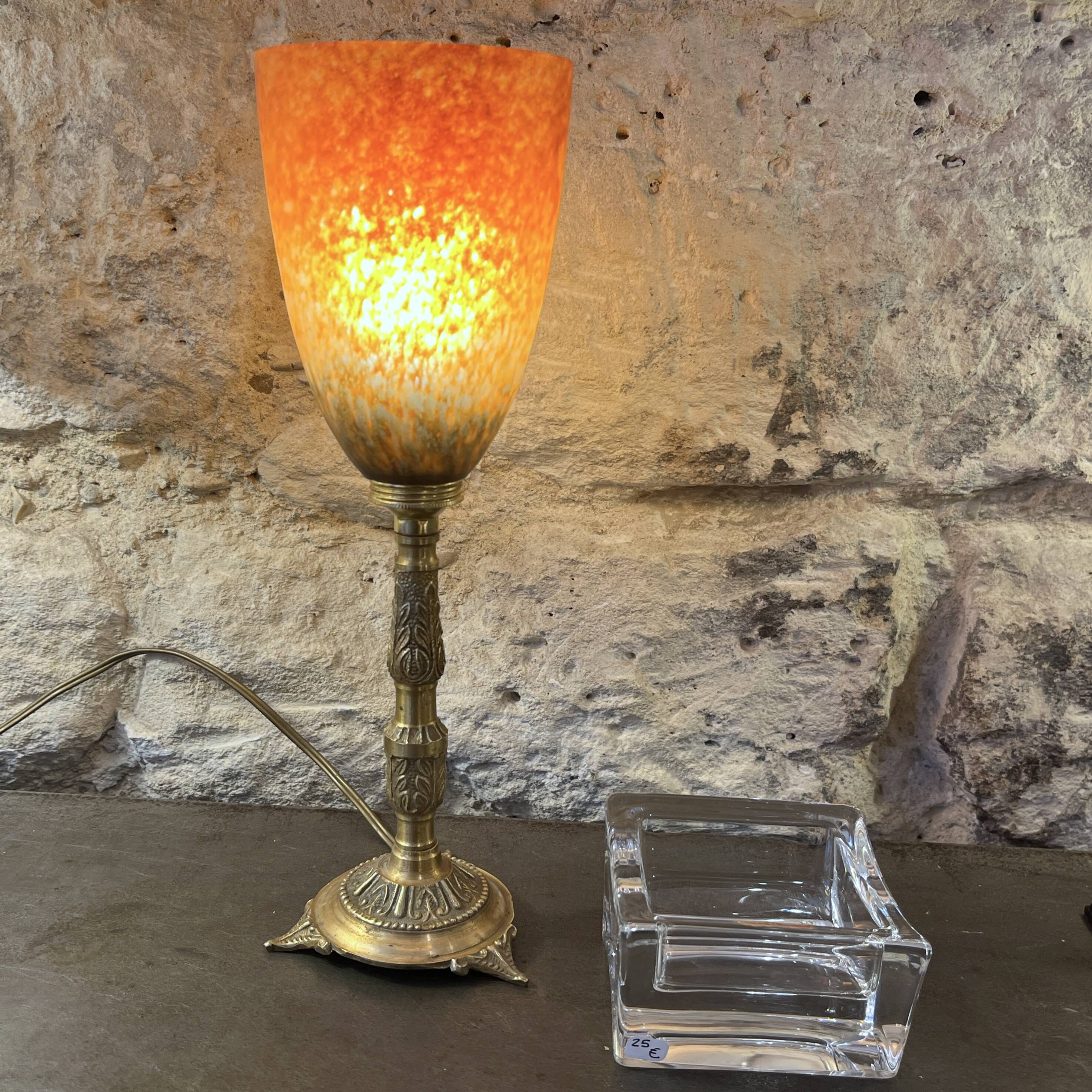 Art Nouveau lamp in bronze and orange marbled glass, 1920.