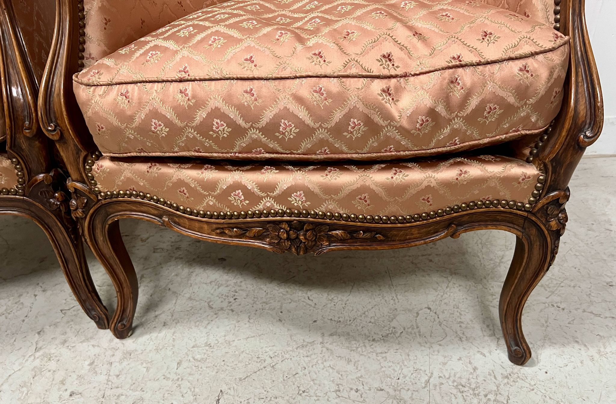 Paire de bergères de style Louis XV en bois narurel XX siècle