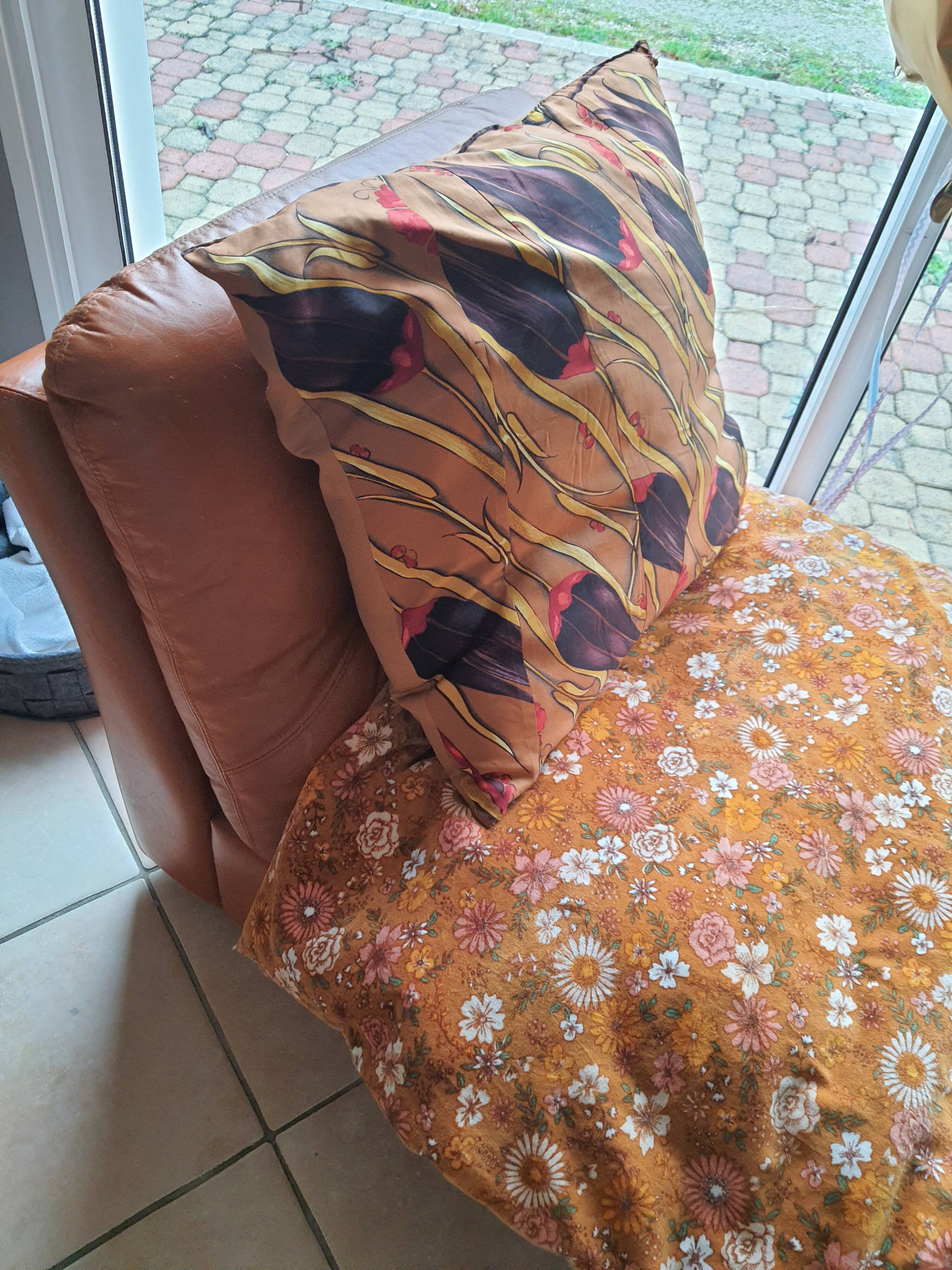 Heater and its vintage footrest rock bobois