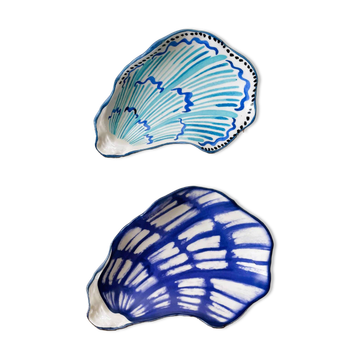 Lot of 2 oyster-shaped bowls.