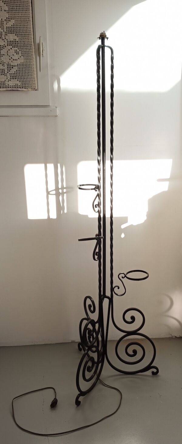 Lampadaire fer forgé torsadé avec porte-plantes des années 50-60