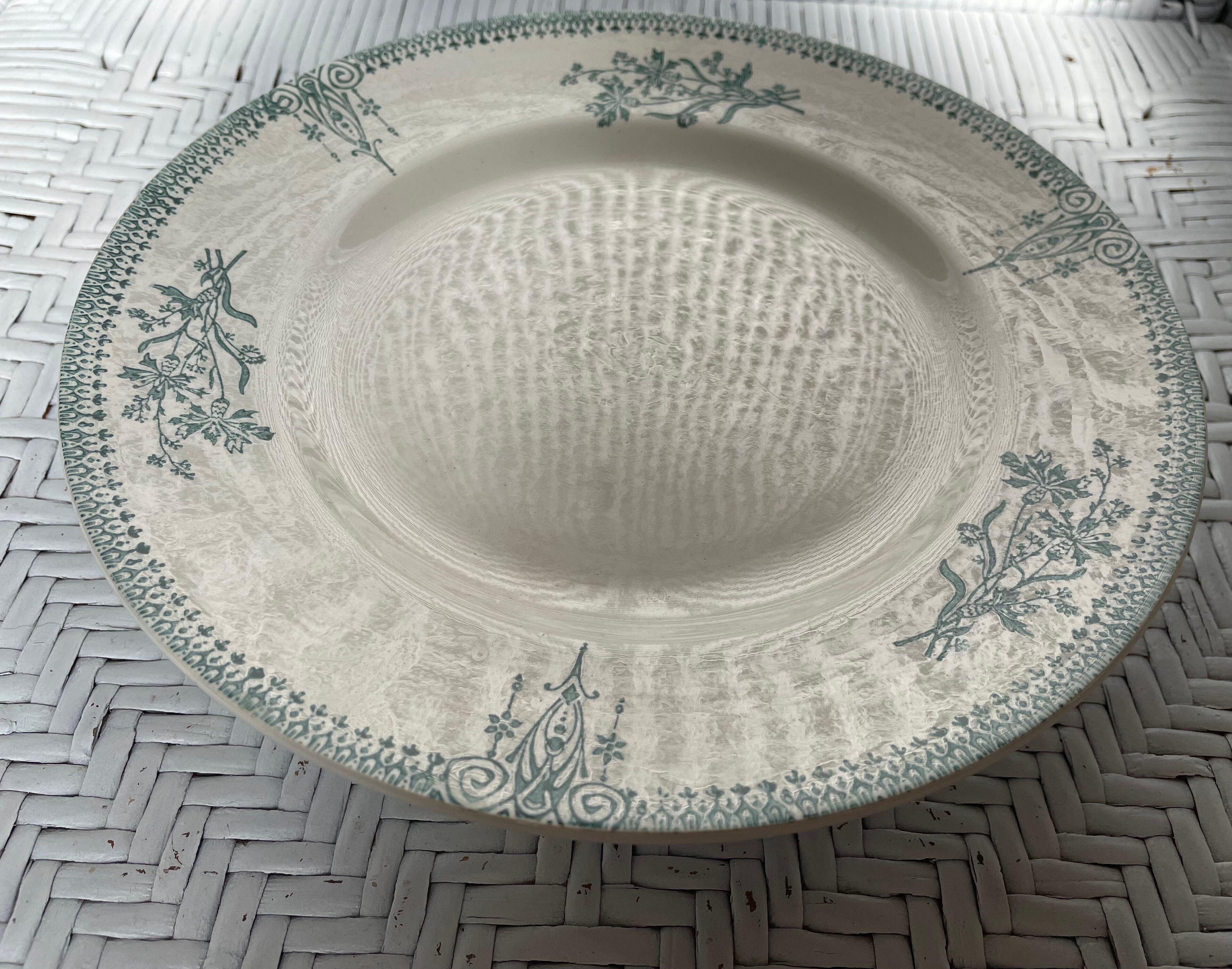 Plate on pedestal Saint-Amand