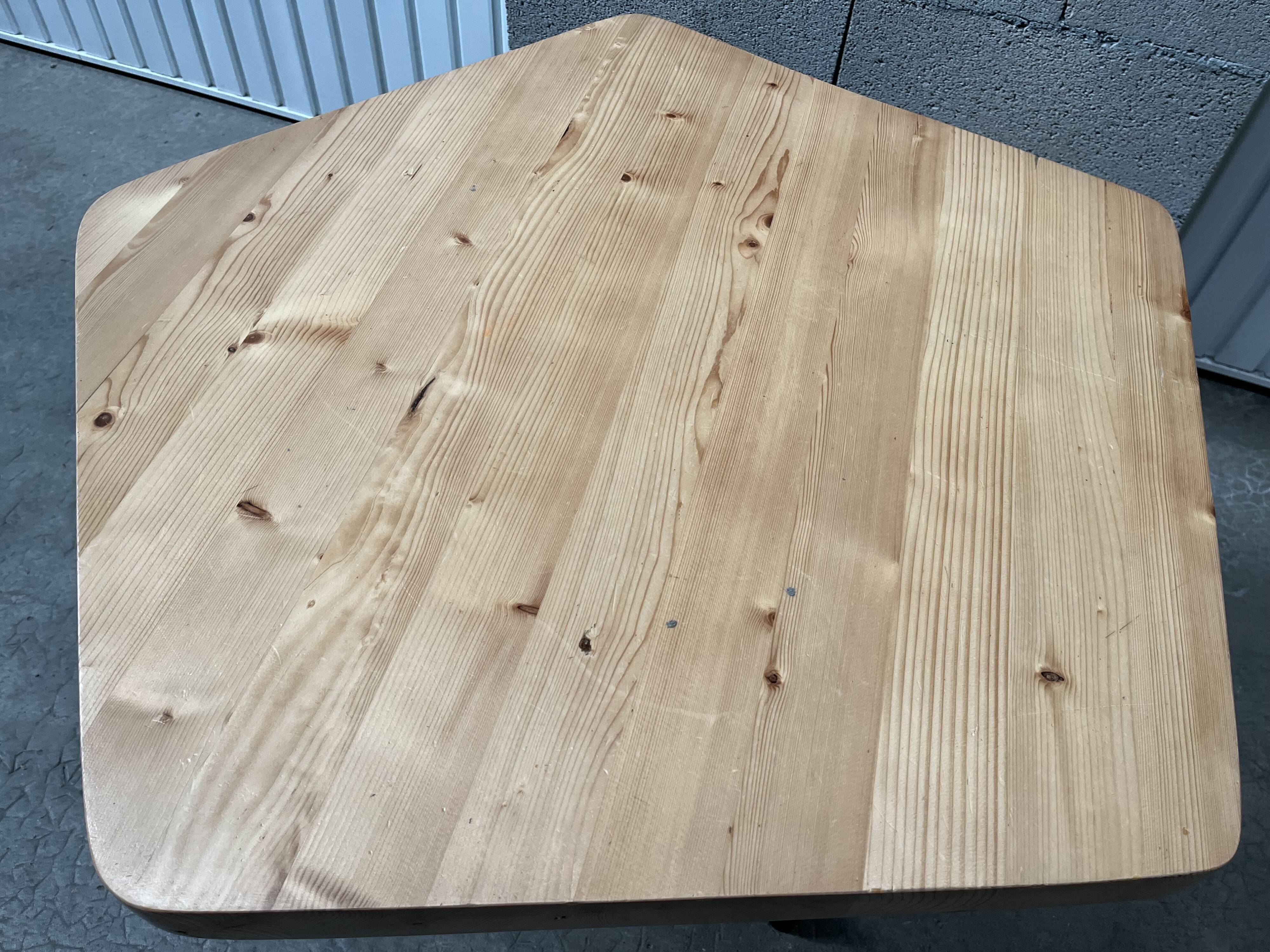 Design Pentagon table Charlotte Perriand for arches