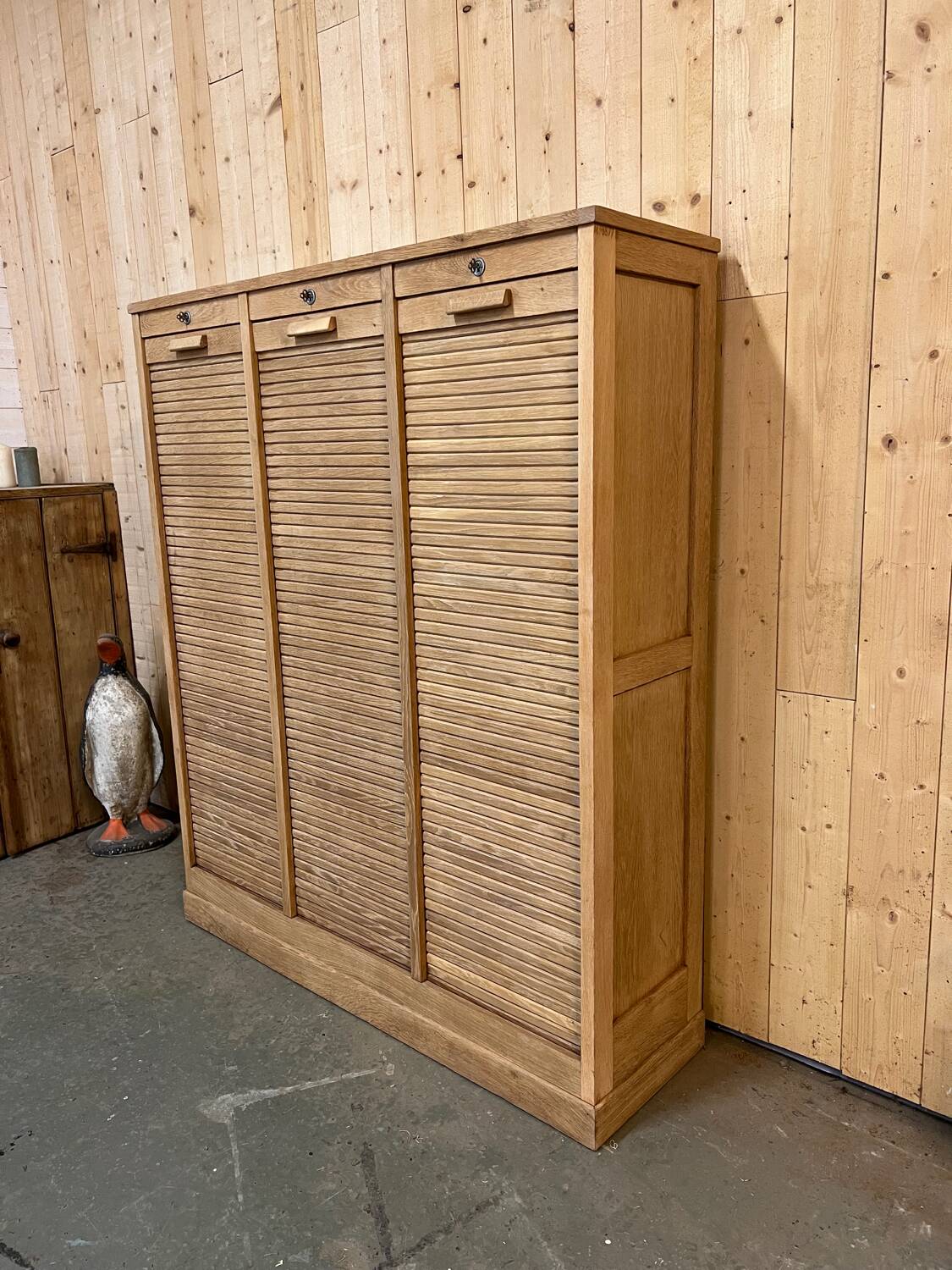 Sliding notary filing cabinet