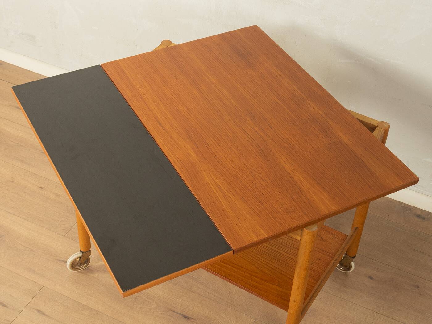 Elegant serving trolley made of fine teak wood with folding function, Gemla, Sweden, 1960s