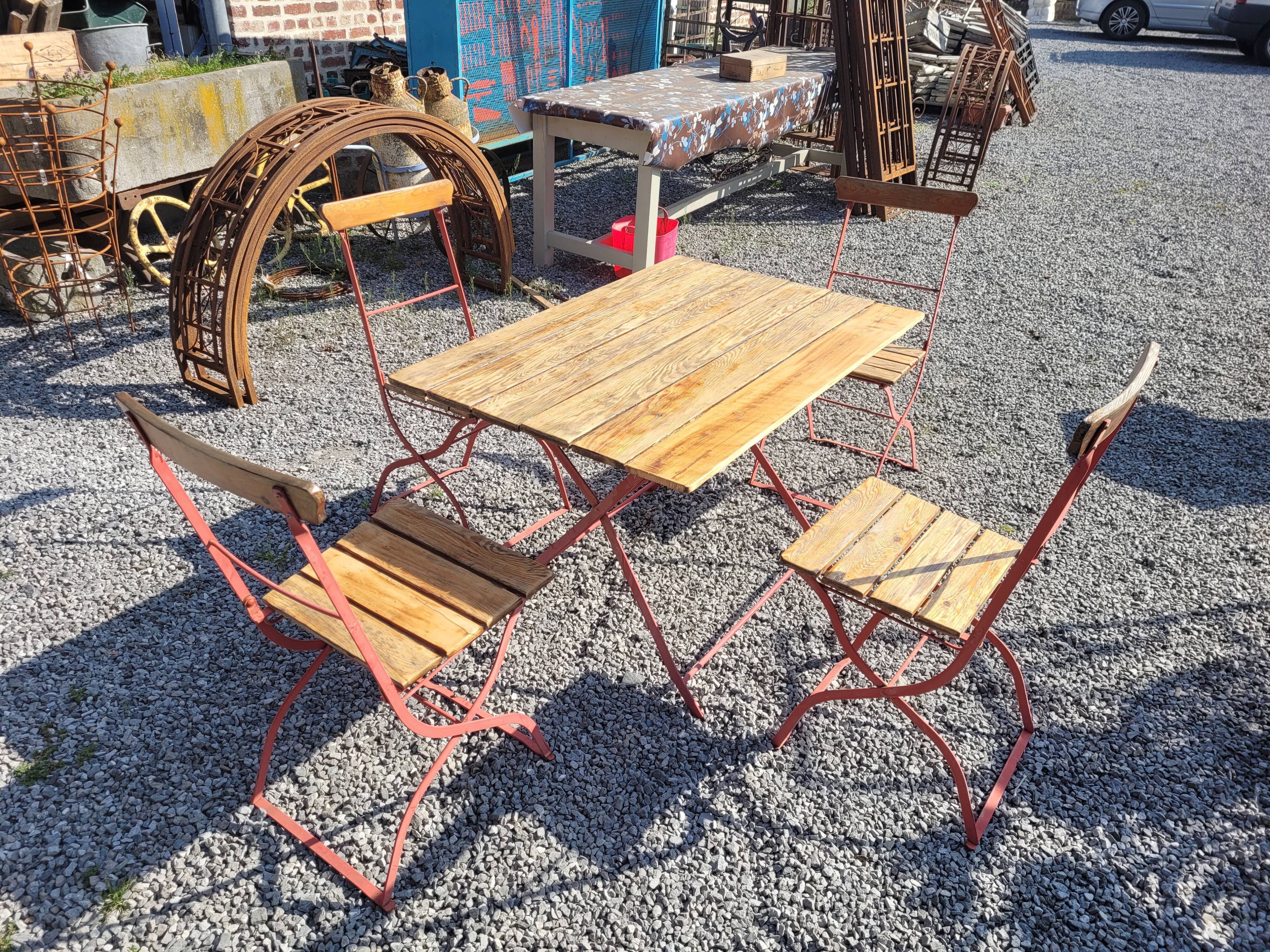 Garden furniture above wood and iron base It is foldable