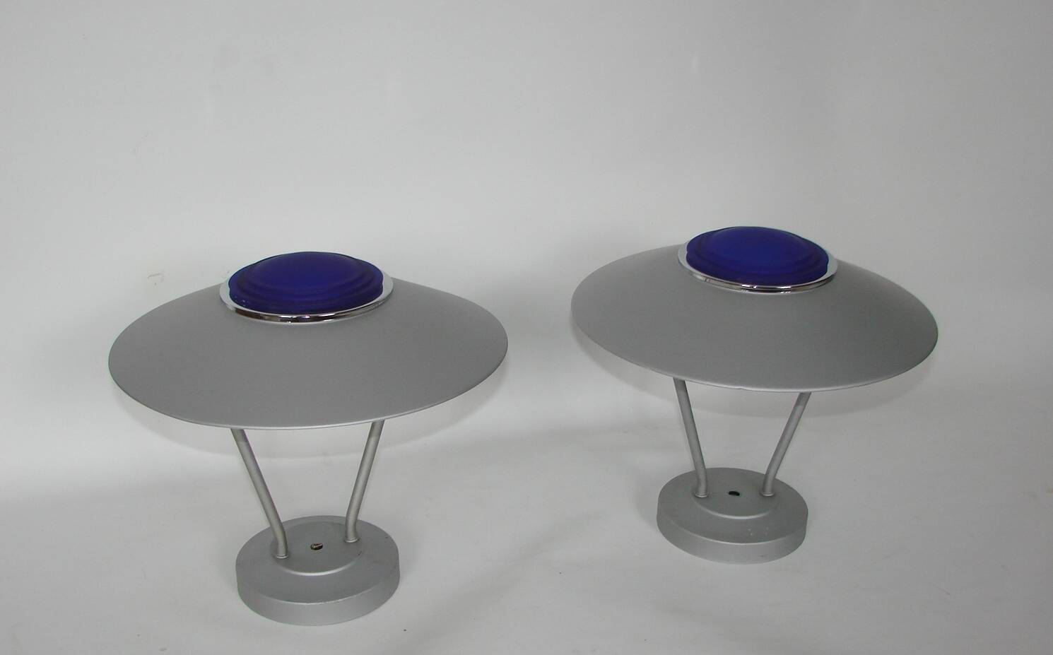 A pair of vintage 1980s wall lights | Metal and glass | Original retro ligh